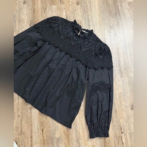 GAP • Eyelet Mockneck Shirt - Picture 4 of 13